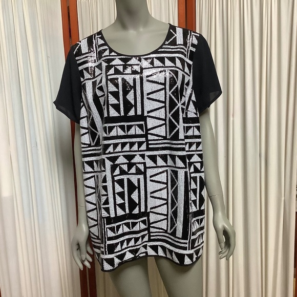 Vince Camuto Sequined Top Black White Abstract Short Sleeve Size 2X - Picture 1 of 9
